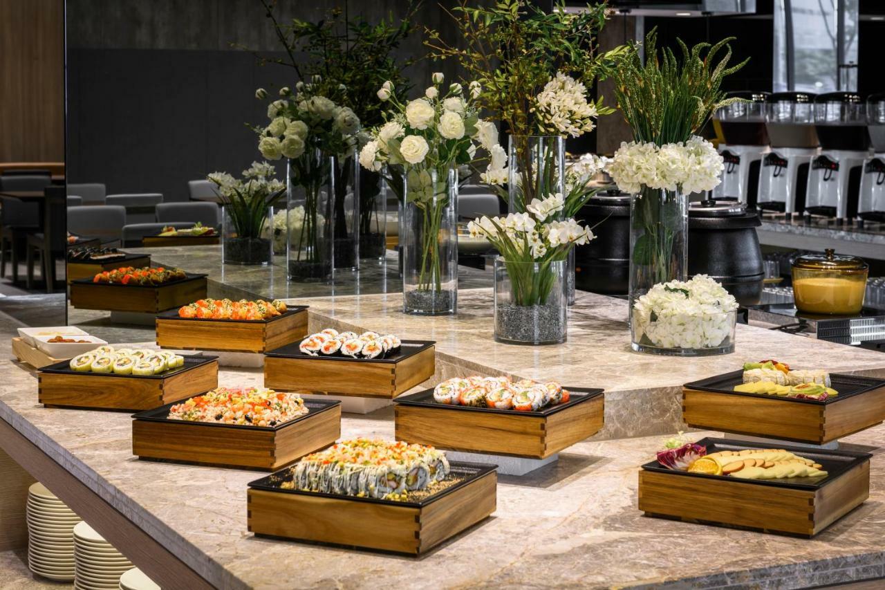 Lakeshore Hotel 타이난 외부 사진