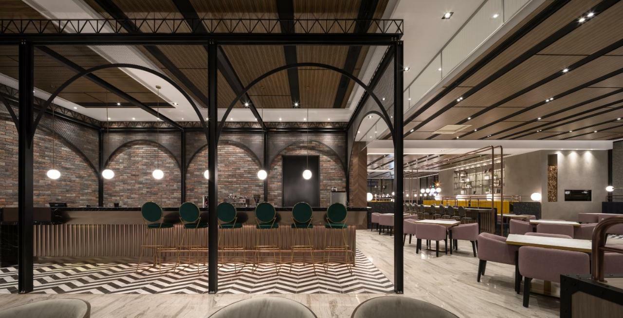 Lakeshore Hotel 타이난 외부 사진