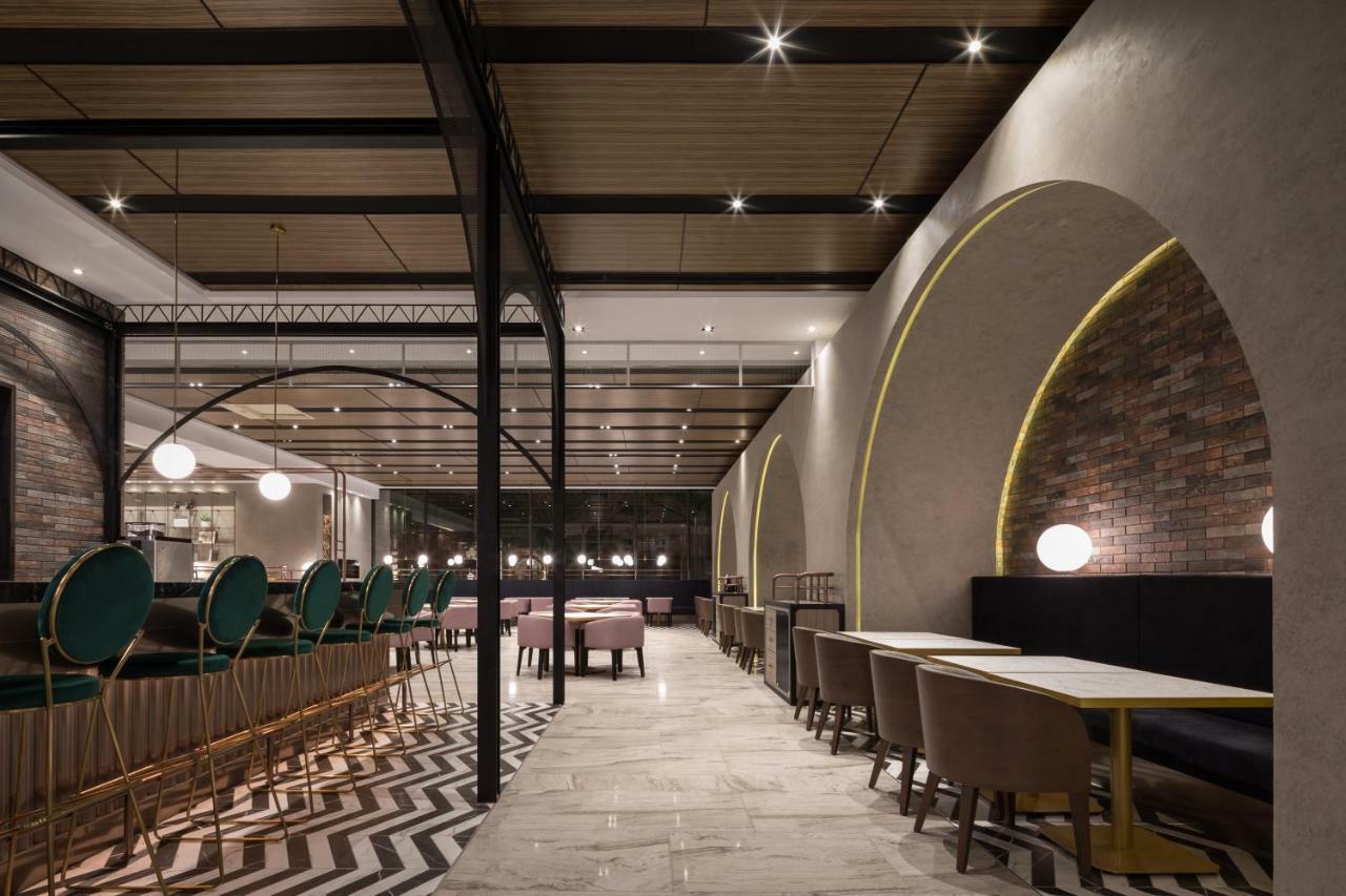 Lakeshore Hotel 타이난 외부 사진
